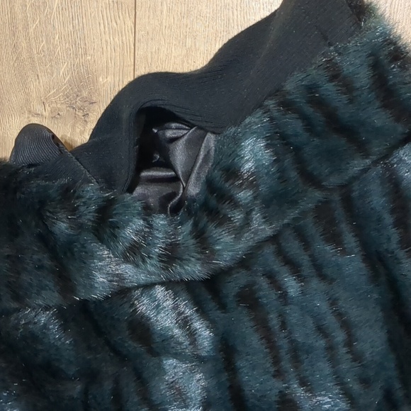 Alberto Makali Long Fur  black and turquoise Vest size M - Picture 7 of 10